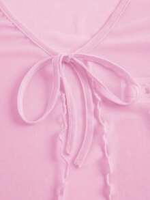 Top de malla con mangas acampanadas, abertura frontal con nudo, y ribete de lechuga.Top casual de mujer de ajuste regular, con cuello en V, mangas acampanadas con volante, y efecto colorblock en negro.Prenda de mujer sencilla para primavera/o - Rosa - Ver 4