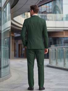 Bộ vest 3 món dáng ôm, màu trơn, gồm áo blazer + áo gile + quần tây, thích hợp cho nam giới dự tiệc cưới, công sở, thường ngày hoặc các dịp trang trọng khác như lễ phục dự tiệc cưới, công sở chú rể, tiệc tùng hay các dịp khác. - Màu xanh lá cây đậm - Xem 6