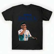 Paulo Dybala T-Shirt (2) unisex de la de algodón puro de alta densidad de 220 g. C-AmiS-eta uniS-ex 100 % aL-Godón de - Tejido de alta densidad. Apta para todo tipo de perS-onas, ya sean mujeres o hombres. Tejido duradero de alta C-Alidad apto para todas las estaciones, suave al tacto pero duradero. Tops transpirables. Conjuntos de otoño para mujer. Conjuntos de vaC-Aciones para mujer. Disfraz de Halloween para mujer. - Negro - Ver 6