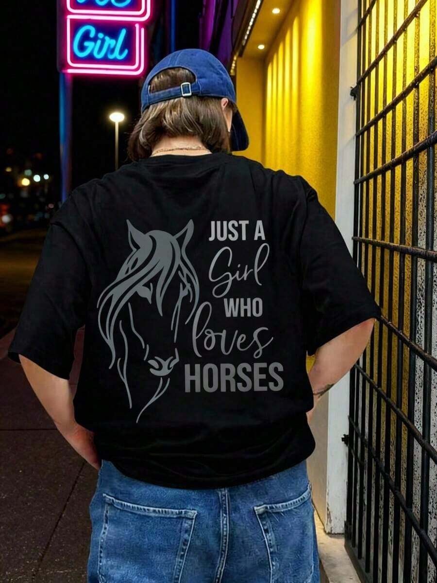 1pc Women's Short Sleeve Crew Neck T-Shirt For Summer, Soft And Comfortable, Casual And Versatile. Casual Style With An Equestrian Theme, Featuring The English Lettering "Just A Horse Lover," Radiating Youthful Vitality. Suitable For Equestrian Culture, Streetwear, Everyday Wear, Running, Leisure, Gatherings, Parties, And Various Occasions. Loose And Urban Style, Also Very Suitable For Outdoor Wear, An Ideal Summer Choice In Black. - 黑色 - 查看 1