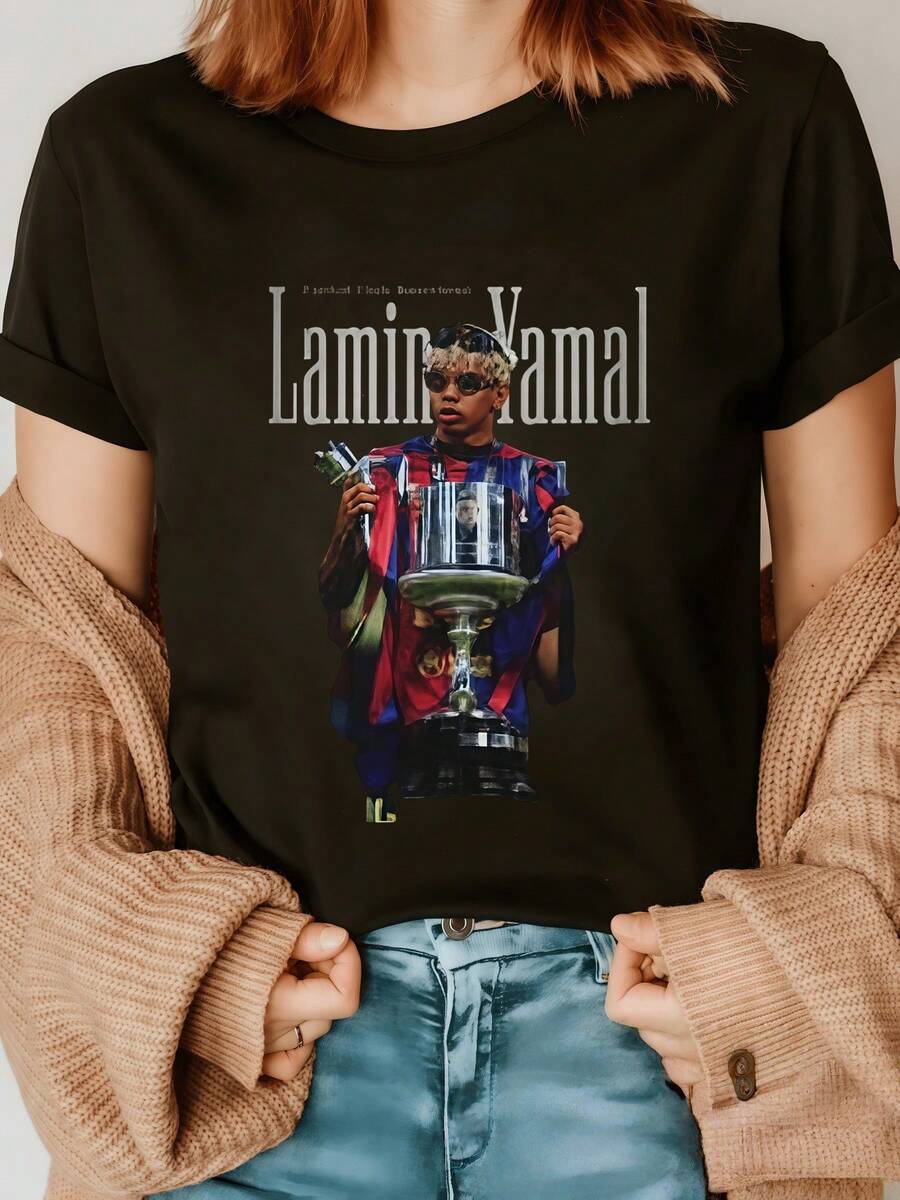 A Design Depicting A Moment Of Triumph, With A Person Lifting A Trophy, Surrounded By Vibrant Colors, Symbolizing Effort, Joy, And Passion For Achievement. A Modern, Comfortable, Casual Women's T-Shirt For Everyday Wear. - 黑色 - 查看 1