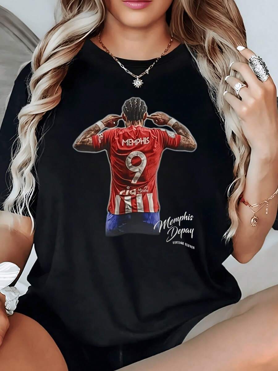 A Design Inspired By The Passion For Football, Showing A Player Wearing His Number Nine Jersey, Representing Strength And Energy In Every Movement. A Modern And Comfortable Women's T-Shirt For Casual Urban Style. - 黑色 - 查看 1