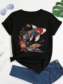 Camiseta Vintage Japonesa de Mujer con Diseño Floral y Koi - Fondo con Rojo, Azul y Naranja, Carpa Decorativa - Top Ligero de Cuello Redondo para Verano Casual - Ropa Inspirada en Asia, Camiseta Artística, Manga Corta, Ajuste Cómodo, Ideal para Aficionados a la Moda - Negro - Ver 2