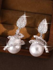 1 Pasang Anting Gantung Fantasi Glamor Bentuk Tetesan Air & Mutiara Imitasi, Anting Zirkonia Kubik Mewah untuk Pesta Pernikahan, Hadiah, Pesta, Ulang Tahun, Liburan - Putih - View 7