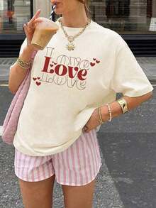 Camel-Colored Short-Sleeved T-Shirt With A Round Neck, Casual, Loose-Fitting, And Versatile Style, Featuring A Heart Print And The Word LOVE. A New Summer Style For Korean Women, Perfect For Valentine's Day And Suitable For Everyday Wear And Valentine's Day. Graphic Print T-Shirt. - 杏色 - 查看 1