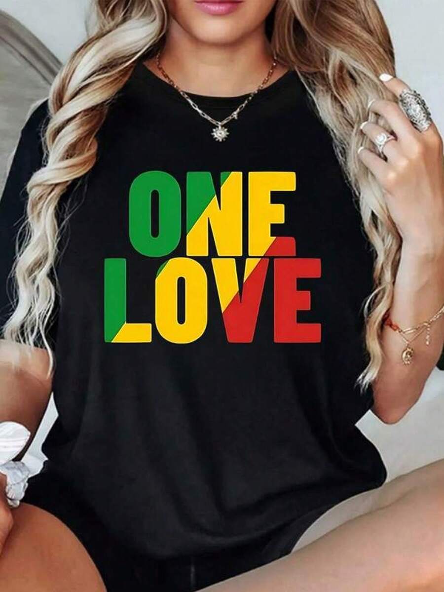 Frase inspiradora ONE LOVE que simboliza unidad paz y amor universal en colores vibrantes  reflejando energía positiva y unión camiseta para mujer casual cómoda 100% algodón