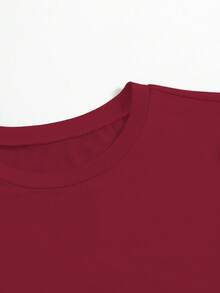 Esta elegante camiseta para mujer presenta las palabras "Chicago Skyline, City Flag, Chicago Pattern" y un estampado de dibujos animados, junto con letras decorativas.Está hecho de tela pura de cuello redondo que es cómoda y transpirable. - Rojo - Ver 3