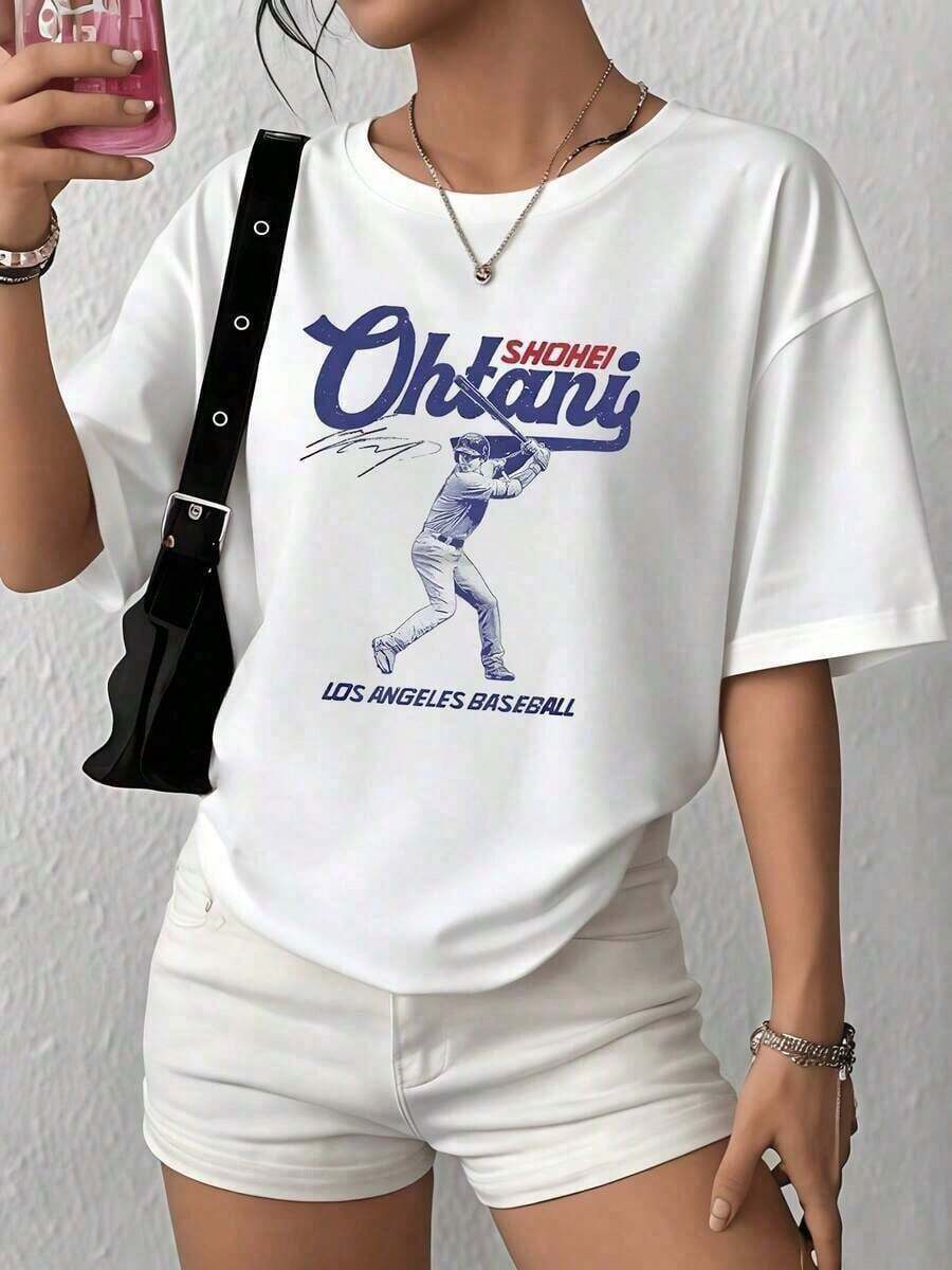 Women's Pure Cotton Printed T-Shirt, Women's Pure Cotton Printed T-Shirt, Motion Baseball Player Graphic Symbolizing Strength, Passion, And Sportsmanship With Artistic Lettering Los Angeles Baseball Women's T-Shirt, 100% Soft And Comfortable Cotton For Everyday Wear - 白色的 - 查看 1