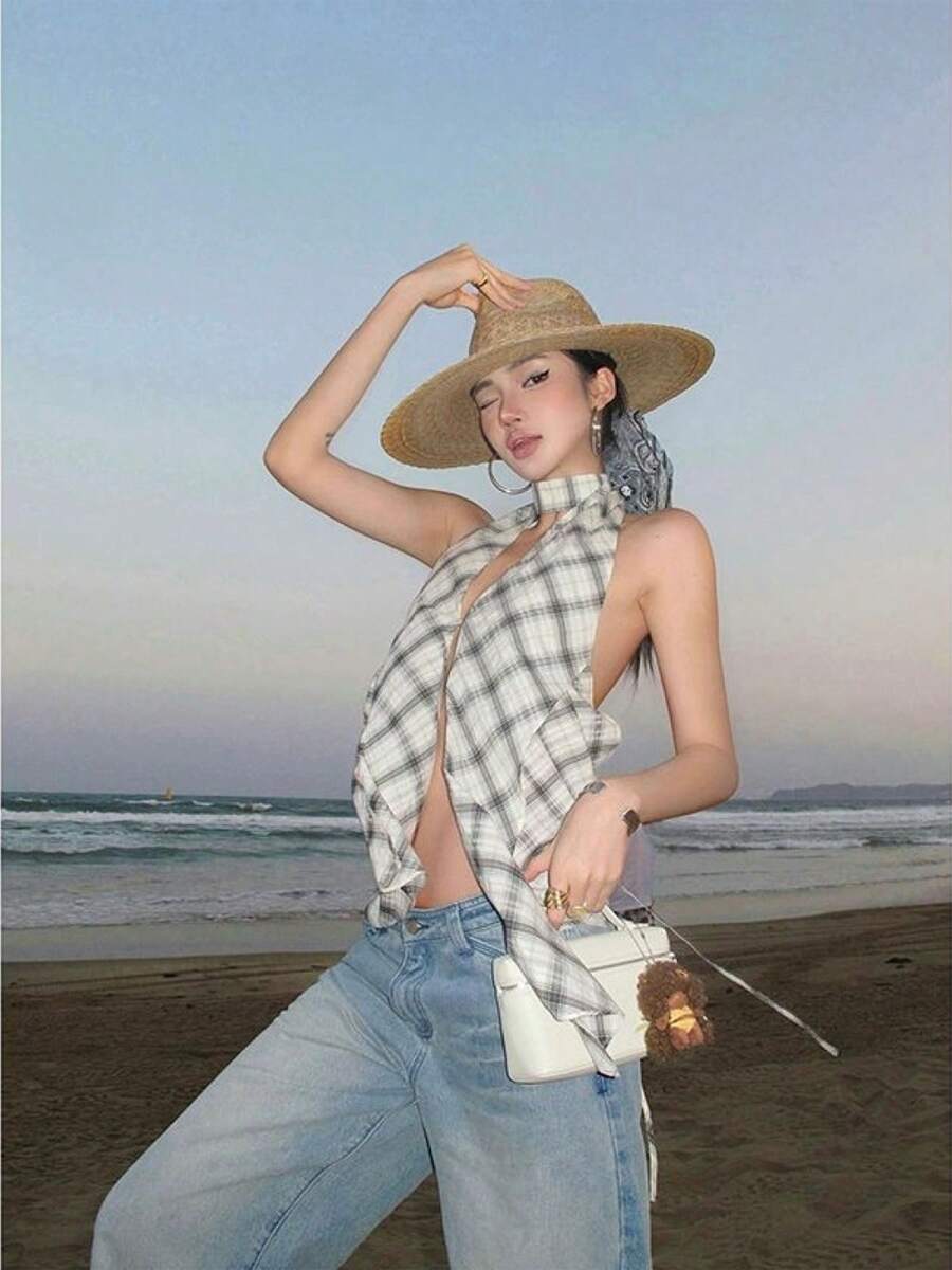 レディース トップス ノースリーブ ホルターネック チェック柄 甘辛 セクシー ショート丈 バックレス 夏 ビーチ リゾート Y2K ストリート 着痩せ 華奢見え 韓国ファッション おしゃれ 可愛い 格子柄 チョーカー風 オープンバック デコルテ きれいめ カジュアル デザイン 10代 20代 海 プール 旅行 イベント フェス ダンス 衣装 個性的 露出 涼しい 肌見せ ギャル 細見え フェミニン 春夏 新作 ブラウス ビスチェ 重ね着 抜け感 骨格ウェーブ 骨格ストレート 鎖骨強調 へそ出し 派手 目立つ 大人可愛い デート服 スタイルアップ デザイン性 着回し 万能 - ホワイト - チェックする 1