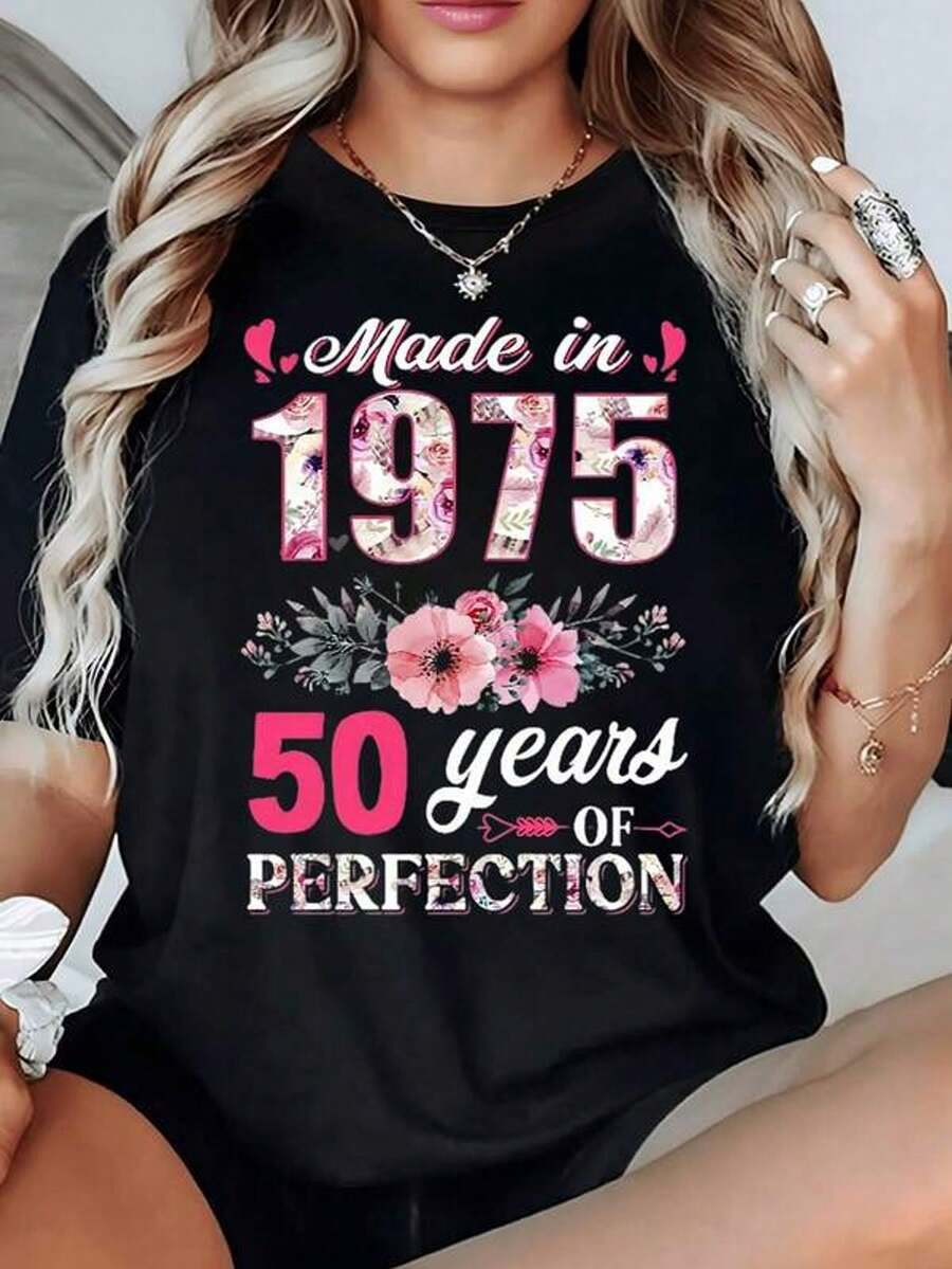 Floral Text With The Year 1975 Surrounded By Pink Flowers And Decorative Motifs Celebrating Half A Century Of Perfection. Women's T-Shirt, 100% Cotton, 220g - 黑色 - 查看 1
