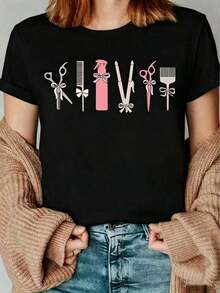 Lightweight Barber T-Shirt With Stylist Tools Print, Bow Tie, Salon Wear, Gift For Barbers, Stylists, Beauty Technicians, Comfortable Casual Round Neck T-Shirt For All Seasons, Women's Size S-3XL, 100% Cotton, Well Fitted. - 黑色 - 查看 7
