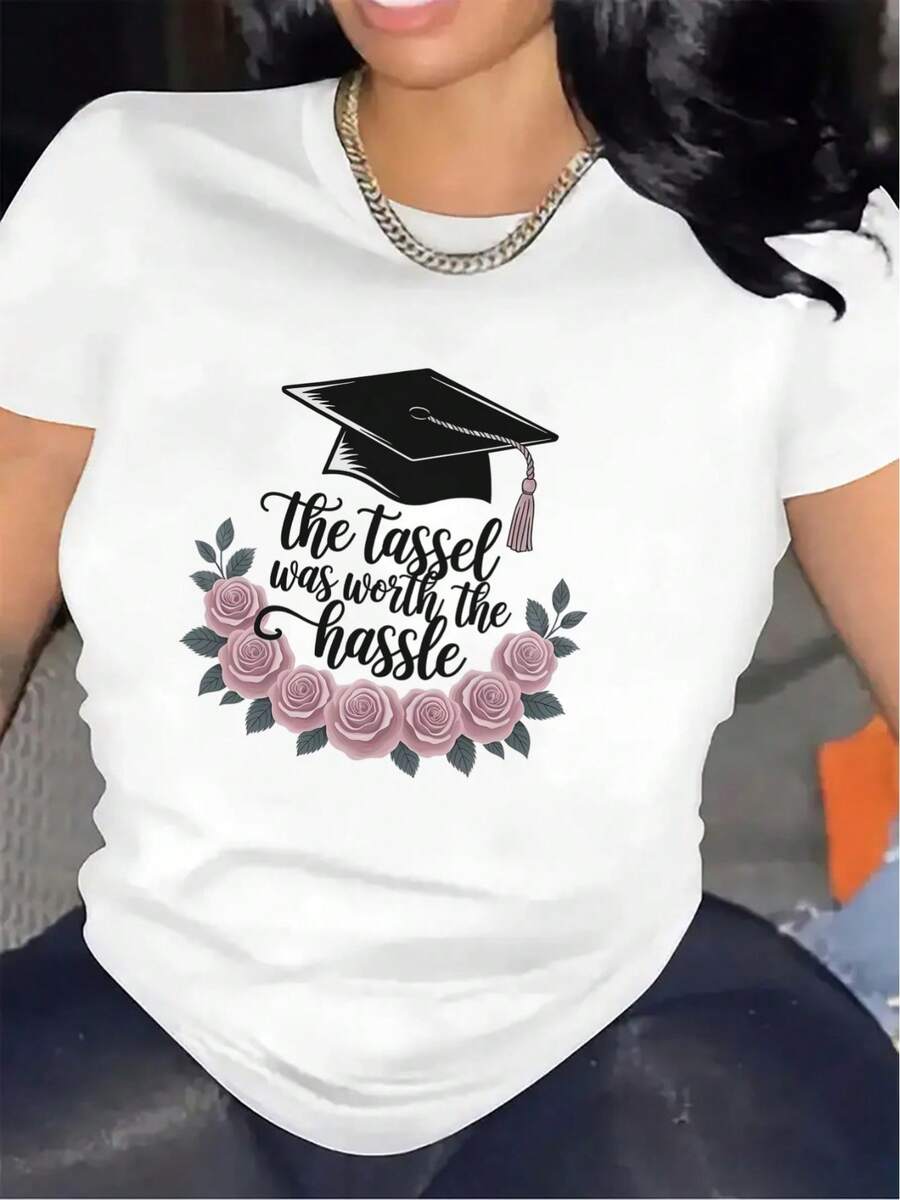 T-Shirt With The Design "The Tassel Was Worth The Trouble" | Ideal For Graduation Parties, Durable And Comfortable, Perfect For Indoor And Outdoor Events, Elegant And Lightweight Women's T-Shirt, Round Neck, Medium Stretch Fabric, Print Suitable For Spring, Summer And Autumn. - 白色 - 查看 1