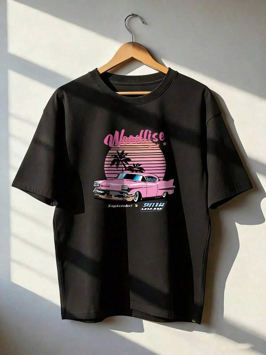Camiseta con Coche Clásico Rosa y Palmeras al Atardecer,Camiseta de manga corta de moda para primavera y verano de 2026, hecha en México, 180 gramos. Estampado de dibujos animados, modelo de pareja, apta para uso interior o exterior. Cuello redondo, unisex, ideal para oficina y ocio. Paquete de una pieza. - BK-P631577SLNDXZGY502 - Ver 1