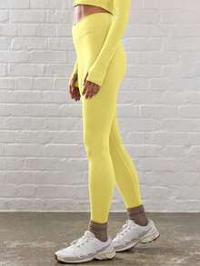 Sport Leggings ajustados de cintura contorneada y cruzada para actividades, pádel, tenis, pickleball, gimnasio, fitness, pilates y uso casual diario - Amarillo - Ver 3