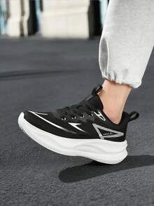 Lightweight Shock-Absorbing Rebound Running Shoes For Teens, Unisex Casual Breathable Carbon Plate Non-Slip Sneakers For Fitness Sports, Suitable For Various Terrains - Black - View 4