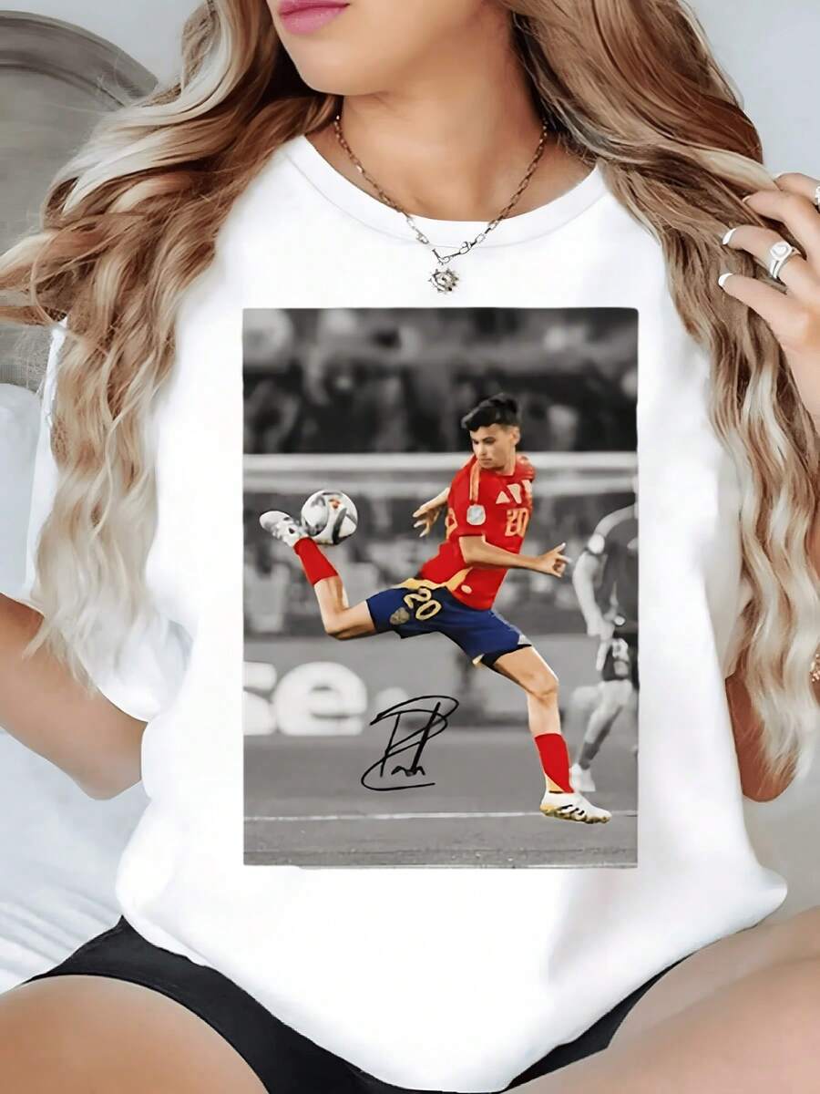 Soccer Player In Mid-Air Showing Passion And Energy As He Strikes The Ball In A Stadium Filled With Emotion, Symbolizing Effort And Triumph. Women's Casual Modern Comfortable Summer T-Shirt - 白色 - 查看 1