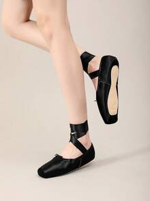 Sepatu Balet Pointe Satin Perunggu Wanita dengan Pita Terbungkus, Sepatu Dansa Datar dengan Sol Karet untuk Olahraga Dalam/Luar Ruangan, Perlindungan Jari Kaki, Pertunjukan Dansa Profesional, Nyaman dan Ringan - Hitam - View 1