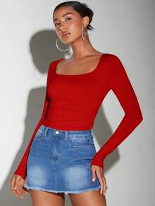 Camiseta crop de cuello cuadrado fruncido lateral - Rojo - Ver 4