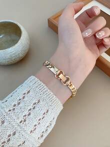 1pc New Arrival Women's Minimalist Casual Elegant European & Middle Eastern Style Bracelet Watch, Retro Gold Color - Gold - View 3