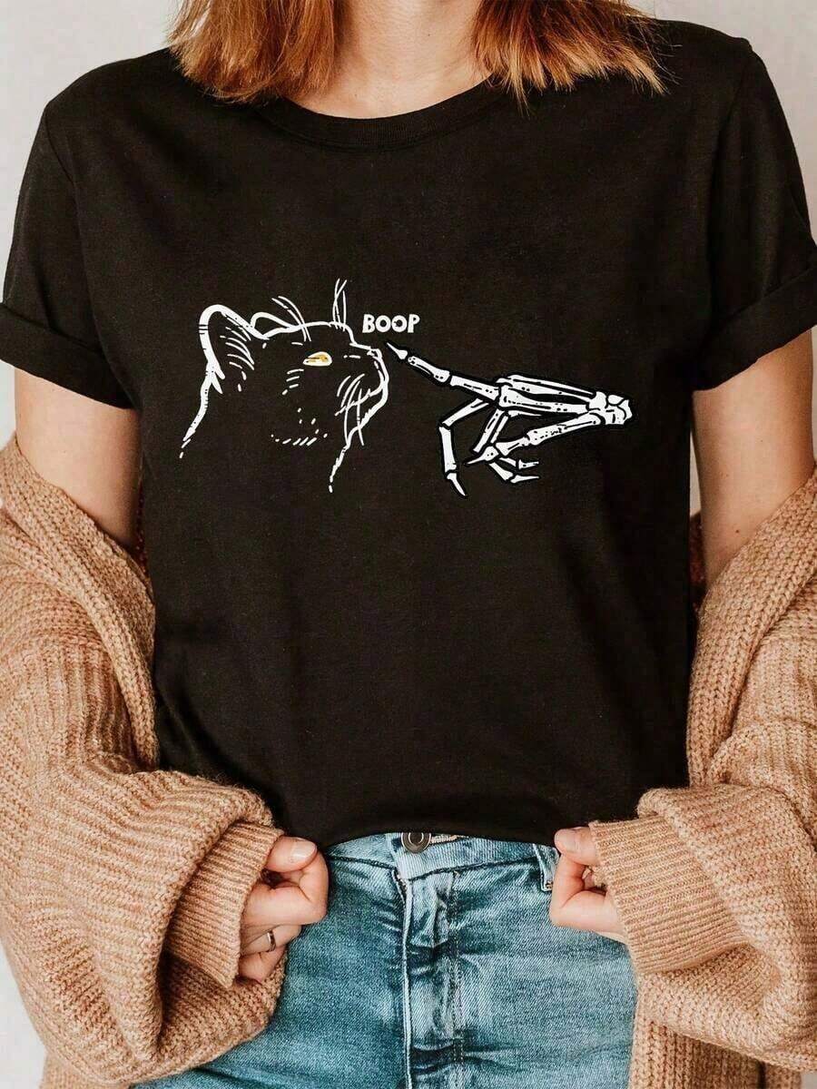 Comfortable And Soft Short-Sleeved T-Shirt For Women, With Halloween Cat And Skeleton Hand 'Boop' Print - Casual Black Short-Sleeved Round Neck T-Shirt, Comfortable Semi-Sheer Style For All Four Seasons, Fashionable Summer Design, Fun Print, Lightweight Fabric, Letter Print, Soft And Comfortable For Everyday Wear, Loose And Versatile Short-Sleeved T-Shirt For Women. - 黑色 - 查看 1