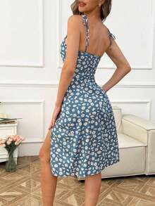 Vestido con estampado floral de margaritas, con tirantes de espagueti, fruncido y abertura alta, para vacaciones y salidas a la playa para mujeres - Niebla azul - Ver 2