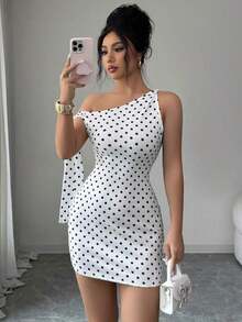 Vestido mini de punto con estampado de lunares, hombro asimétrico y lazo, elegante y ajustado. Vestido de verano casual y de moda, adecuado para fiestas, citas, reuniones, trabajo y uso diario de mujeres. Vestido de lunares con hombro asimétrico y - Blanco y Negro - Ver 8
