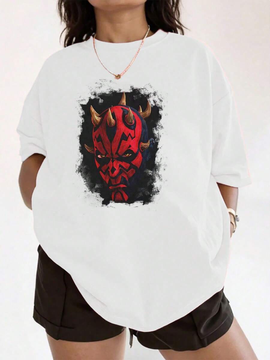Red Face With Golden Horns Symbolizing Inner Strength And Rebellious Spirit With A Defiant Gaze And Powerful Energy For Confident Women. Comfortable And Modern Women's T-Shirt For Everyday Wear. - 白色 - 查看 1