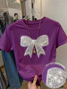 Camiseta de mujer de manga corta y cuello redondo con bordado de lentejuelas en forma de lazo, 56% algodón, estilo minimalista de moda, regalo para amigos - Morado - Ver 4