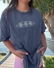 Letter Print T-Shirts For Women, Oversized Graphic Tees For Women And Teens, Y2k Short Sleeve Floral Print Graphic Tees, Aesthetic Summer T-Shirts, Cute And Preppy Women's Clothing For Vacation, Days Off, Everyday Casual Fashion And Versatility. - 夏季上衣 深灰色 - 查看 2
