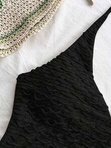 a Conjunto de 2 piezas de top de punto texturizado con escote en V y tirantes finos de color amarillo claro, y shorts, estilo romántico y campestre, bohemio, floral romántico, para vacaciones - Negro - Ver 4