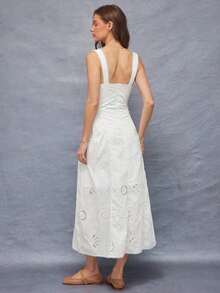 x Tata & Beatriz  Vestido midi sin mangas con ajuste entallado y vuelo, escote corazón, copas con aros, bordado con conchas marinas, cintura baja, ideal para primavera y vacaciones en la playa - Blanco - Ver 3
