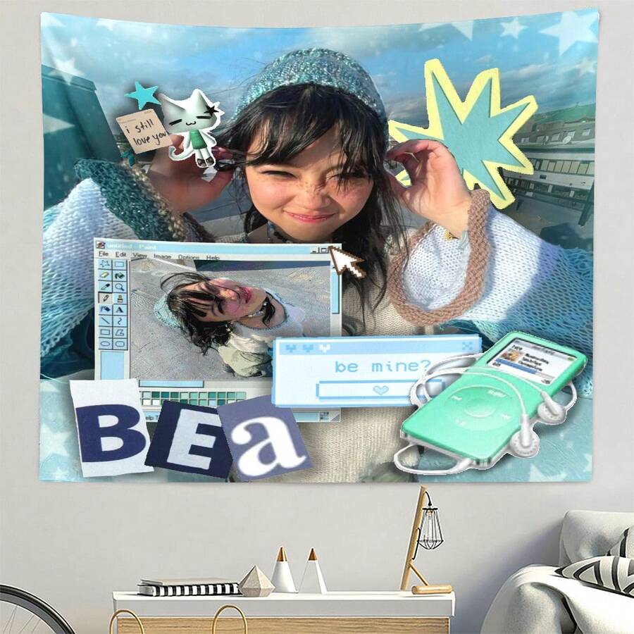 1件 Beabadoobee Y2K 風格拼貼掛毯,藍色流行風牆飾,附 iPod 與「Be Mine」文字,2000年代龐克風裝飾,適合粉絲臥室、客廳、宿舍 - F - 查看 1