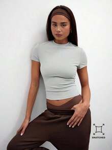 Camiseta casual de manga corta con cintura ceñida, parte de un armario cápsula para uso diario, aeropuerto, vacaciones, vuelta al colegio, elegante para primavera y verano - Gris - Ver 1