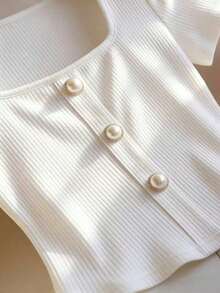 Camiseta elástica de manga corta con cuello cuadrado en color albaricoque sólido minimalista para mujer, adecuada para uso diario, con decoración de botones, diseño extremadamente simple, versátil para el verano - Blanco - Ver 3