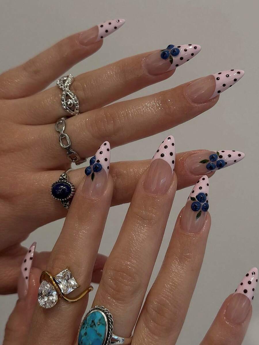 24片中号杏仁形法式美甲贴纸，3D蓝莓图案，优雅时尚，适合女性和女孩夏季美甲，适用于日常、约会、办公室、居家、派对等场合。