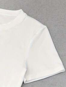 Esta camiseta holgada y transpirable presenta un diseño sencillo con corazones metálicos estampados y detalles de pedrería. Es una camiseta informal adecuada tanto para ocasiones festivas como para el uso diario. - Blanco - Ver 4