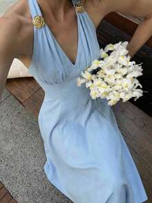 Vestido midi elegante sin mangas con decoración floral 3D de metal y plisados para mujer - Celeste - Ver 6