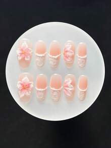 手工贴片美甲套装 - 10 片装，采用 3D“冰花”设计。Y2K 风格，猫眼效果，粉嫩可爱美学，3D 美甲艺术。饰有蕾丝边法式甲片和裸粉色椭圆形亚克力甲片。可重复使用 - 非常适合新娘、婚礼和派对。 - 粉色 - 查看 10