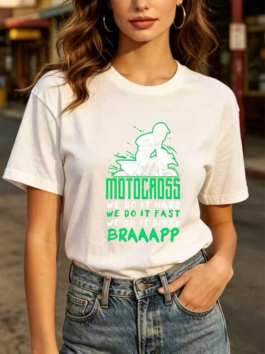 Camiseta Vintage de Moda para Uso Diario para Entusiastas del Motocross - "Lo Hacemos con Dificultad, Lo Hacemos Rápido" - ¡Regalo Perfecto para Amantes de las Motos! Lightweight Tee for Summer Adventures, Family Outings, and Group RidesCamiseta Algodón Ropa Casual Ropa Casual - Blanco - Ver 1