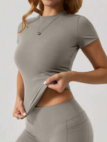 1 pieza Camiseta deportiva de manga corta de ajuste ceñido y minimalista para mujer, ideal para el verano - Gris - Ver 1