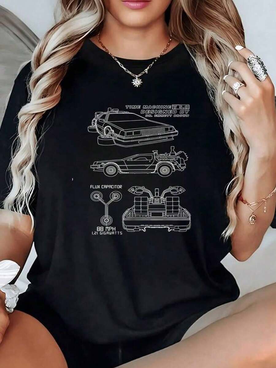 El estampado muestra un automóvil futurista símbolo del viaje en el tiempo y la curiosidad humana camiseta de mujer cómoda y suave 100% algodón ideal para uso diario