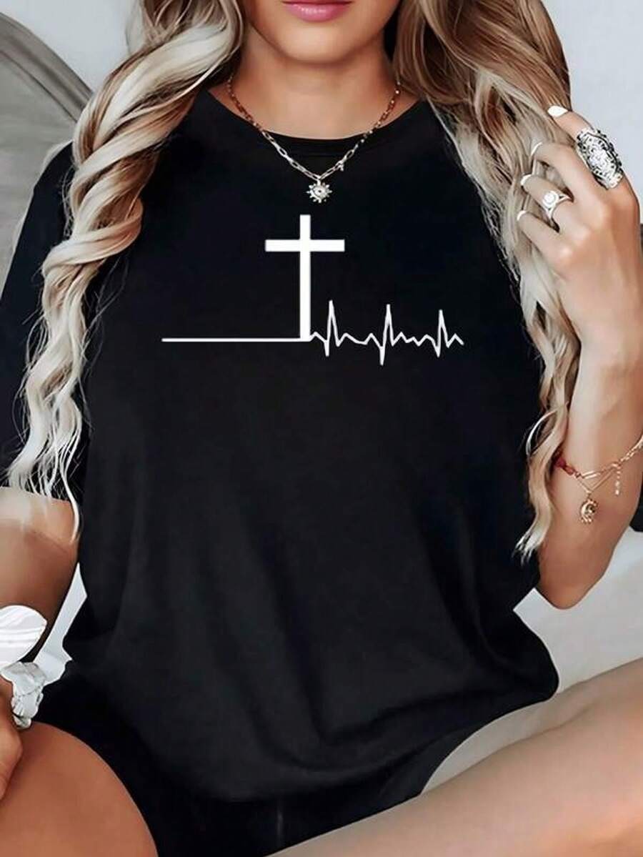 Cruz blanca junto a línea de pulso que simboliza fe espiritual y la conexión con la vida en cada latido camiseta de mujer 100% algodón 220g