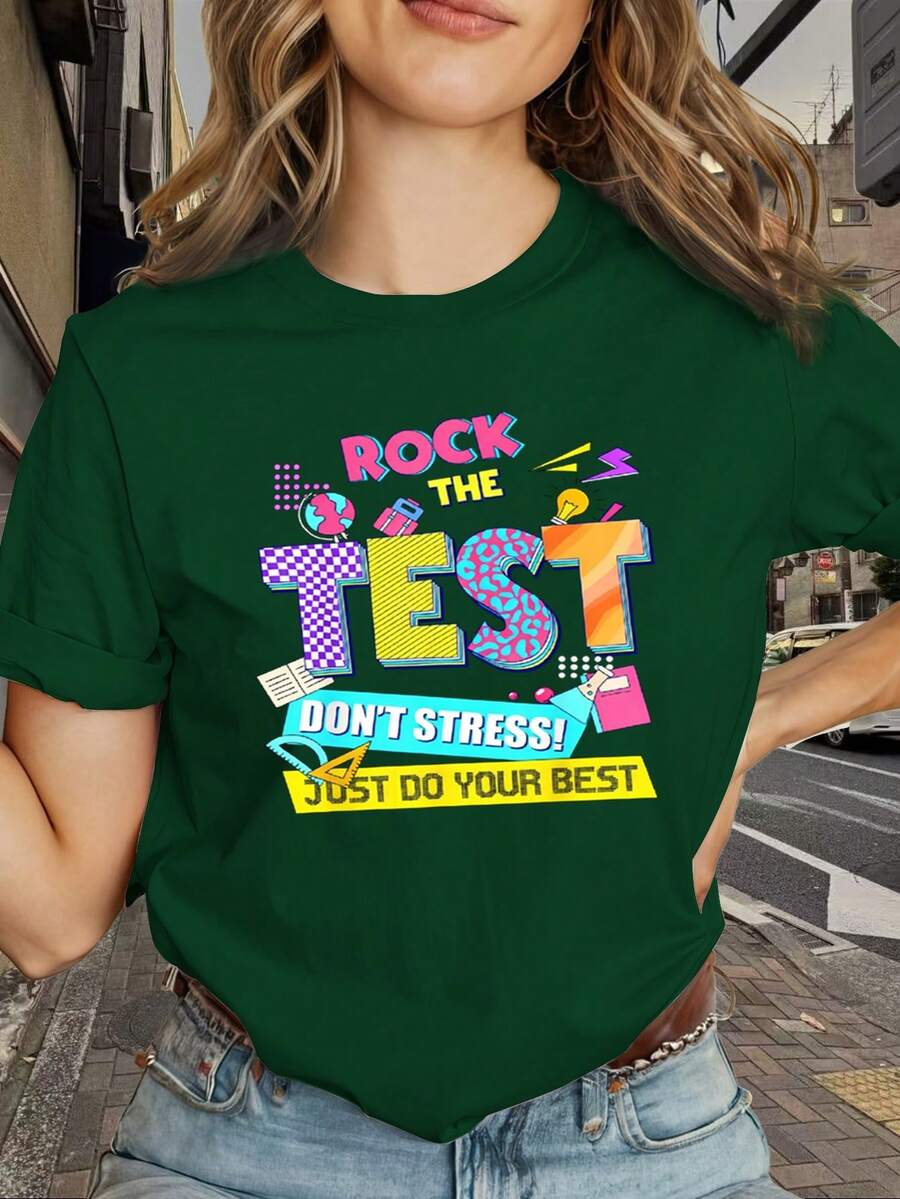 Camiseta de mujer cómoda y elegante "Examen Sin Estrés, ¡A Dividirlo!" con estampado de profesor para el día del examen, ideal para conjuntos de amistad. Camiseta de mujer de cuello redondo, holgada, casual, a la moda, versátil, cómoda y agradable para la piel, con estampado personalizado para conjuntos de amistad. MHVW - Verde - Ver 1