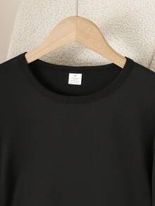T-Shirt With A Dancing Skeleton Print. Available In 6 Colors, Short Sleeves, Round Neck, High-Stretch Casual Sports Top. Machine Washable. Suitable For Spring And Summer. Can Be Worn In All Seasons. Women's Clothing. Elegant Party Outfit, T-Shirt For Elegant Ladies, Blouses Suitable For Curvy Women, Casual Wear, Cool And Sweat-Free Summer Wear, Fun Letter Print. - 黑色 - 查看 3