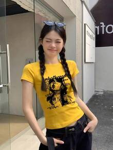 女款美式復古人像與字母印花修身圓領短袖T恤，黃色上衣，休閒夏季款 - 黃色 - 查看 4