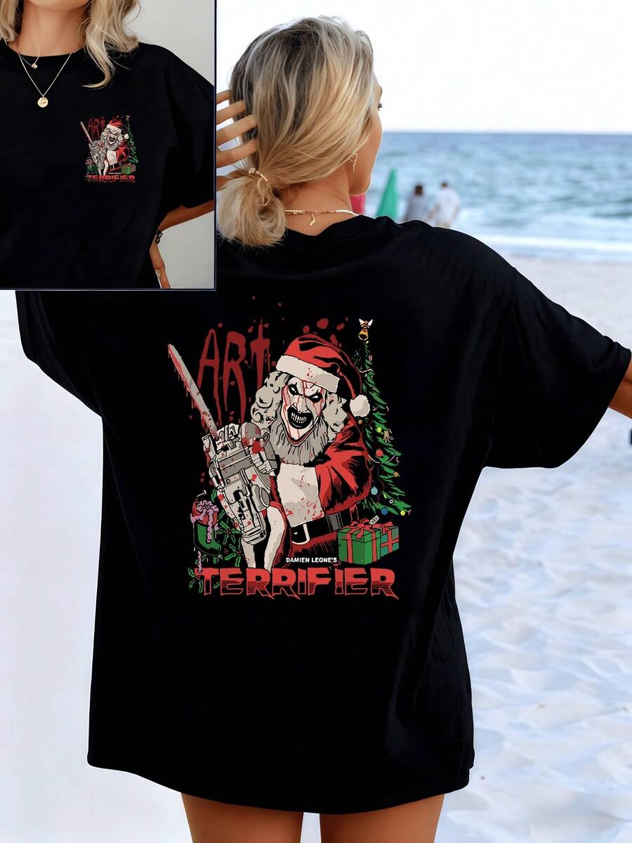 Santa With A Mysterious Smile Holds A Chainsaw Next To A Festive Tree And Gifts, Showing A Contrast Between Humor And Christmas Energy. Women's T-Shirt With Double-Sided Print, Casual, Modern Style. - 黑色 - 查看 1