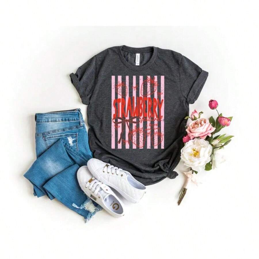 Camiseta del Festival de Fresas, Camiseta Retro 1968 con Diseño Floral 'Berry Good Time', Camiseta Gráfica de Fresas para el Verano, Regalo para Amantes de las Bayas - alta calidad - Negro - Ver 1