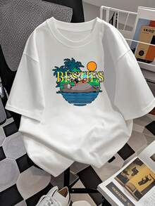 Ilustración de amistad entre un niño y un oso descansando bajo el sol entre palmeras simbolizando unión y momentos felices en la naturaleza camiseta de mujer  cómoda cuello redondo casual para verano - Blanco - Ver 2