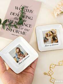 1 chiếc đĩa đựng nhẫn bằng gốm sứ in ảnh cá nhân hóa, khay đựng trang sức khắc chữ cái đầu tên, hộp đựng đồ trang sức nhỏ khắc tên, quà tặng đám cưới, quà tặng tiệc đính hôn, quà tặng tiệc cô dâu. - Nhiều màu - Xem 3