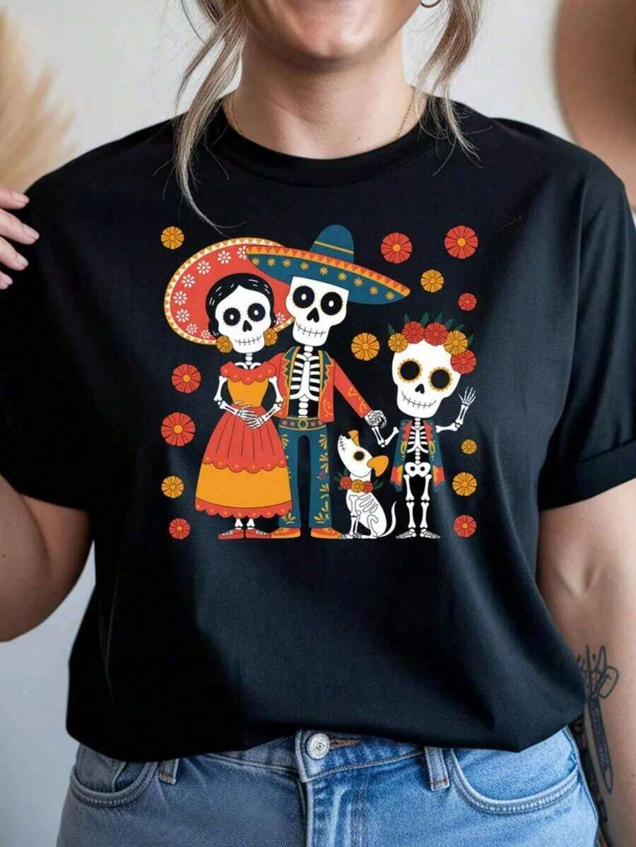 Premium Day Of The Dead Shirt, Mexican Family Sugar Skull Tee, Day Of The Dead Celebration Skull, Festive Folk Art Design, Cultural Apparel. Women's Fashionable Casual T-Shirt With Creative Print, Short Sleeve, Round Neck, For Spring And Summer. Women's Festive Celebration Shirt, Party Wear Top, - 黑色 - 查看 1
